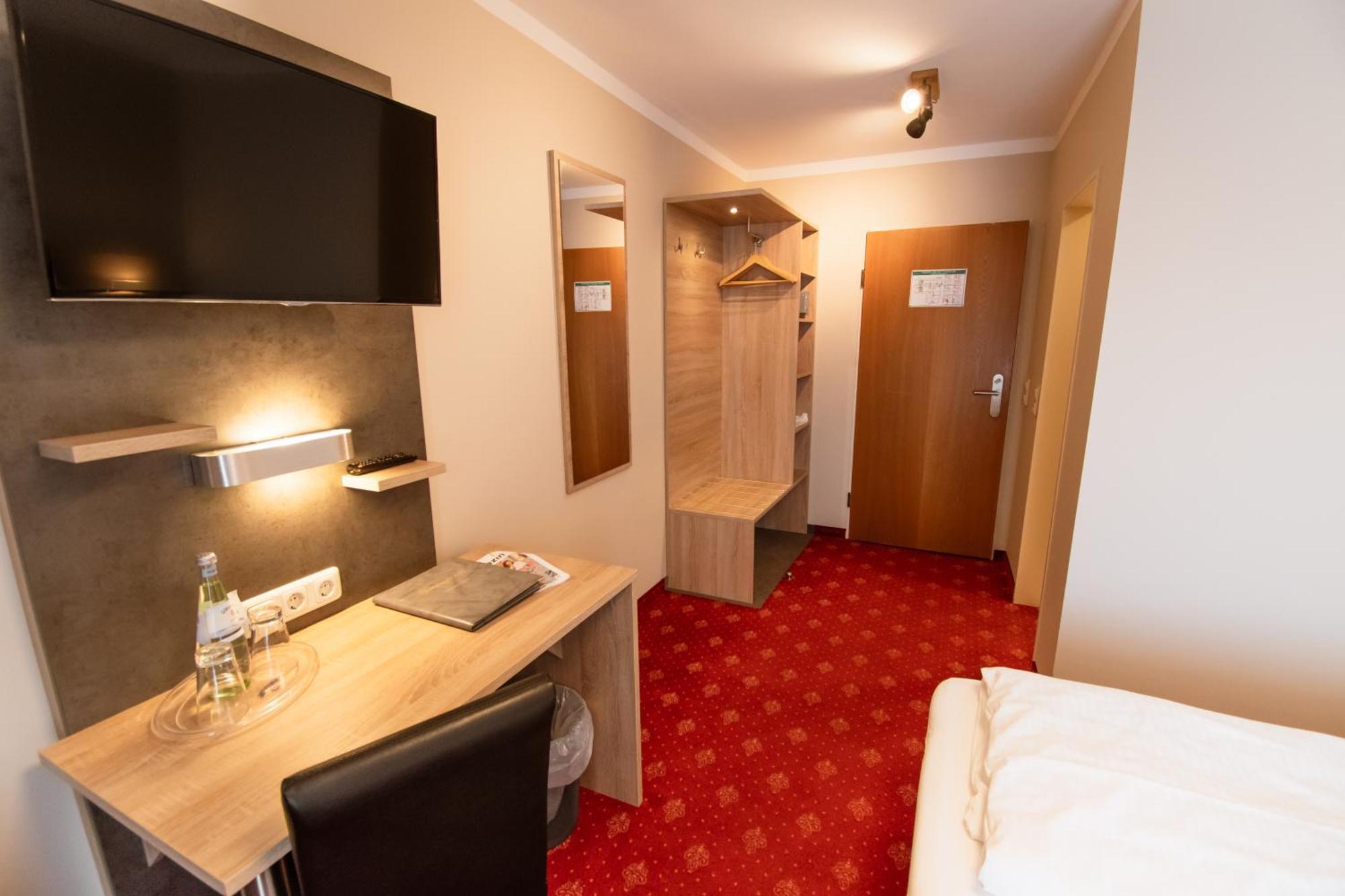 Hotel Pockinger Hof Pocking  Bagian luar foto