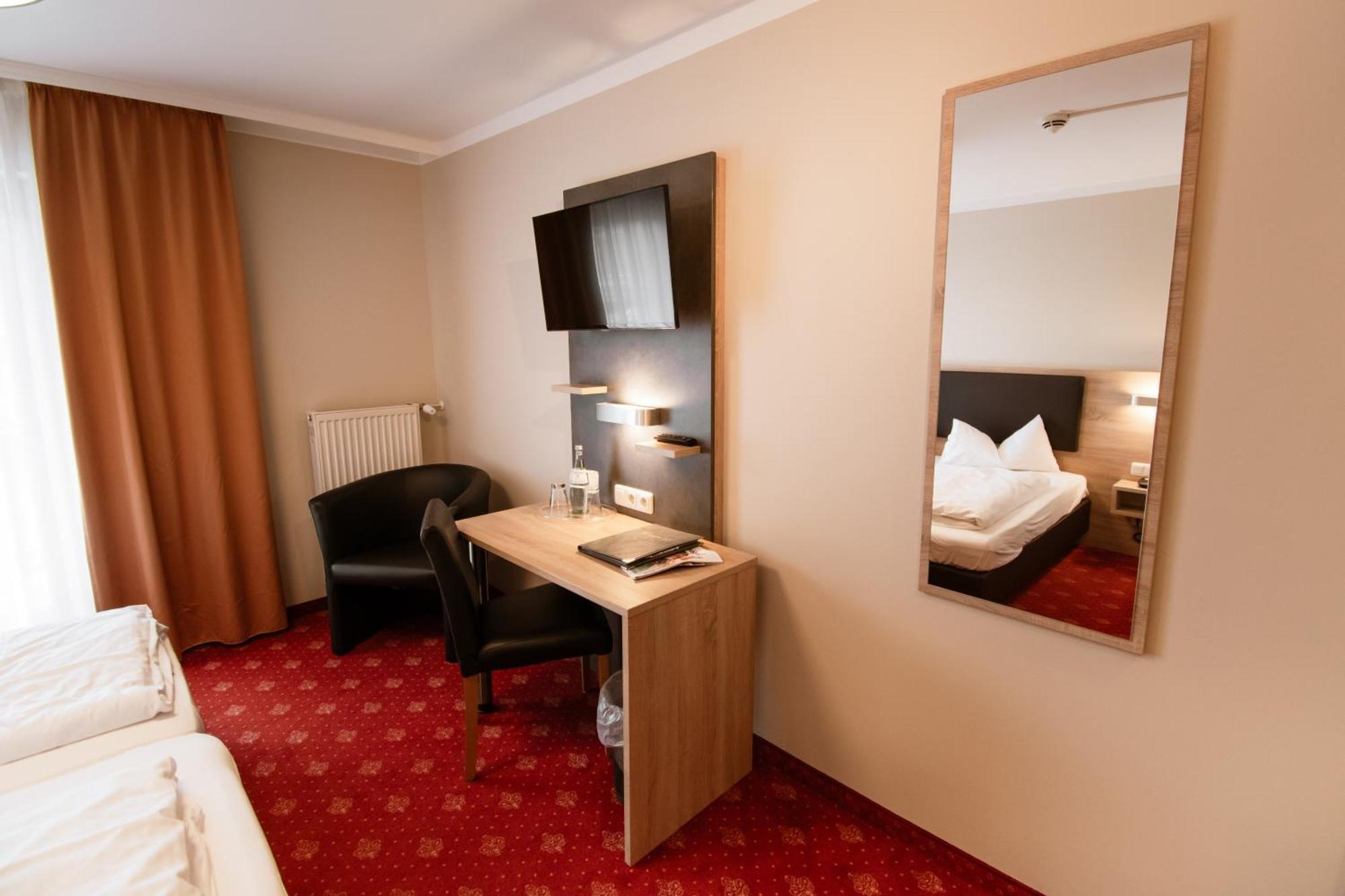 Hotel Pockinger Hof Pocking  Bagian luar foto