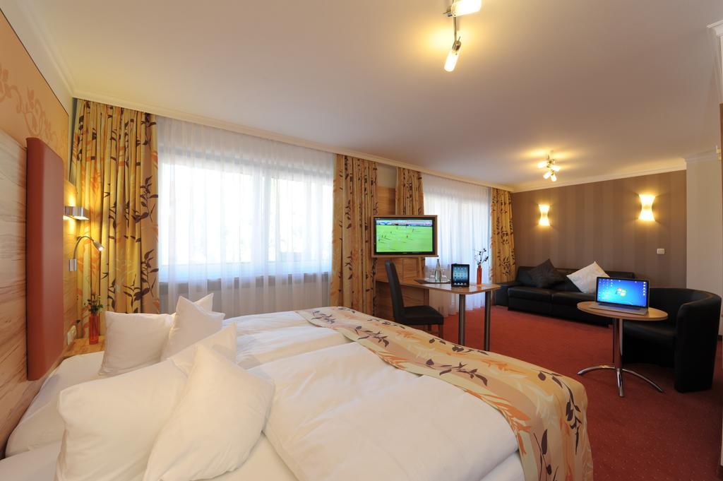 Hotel Pockinger Hof Pocking  Bagian luar foto