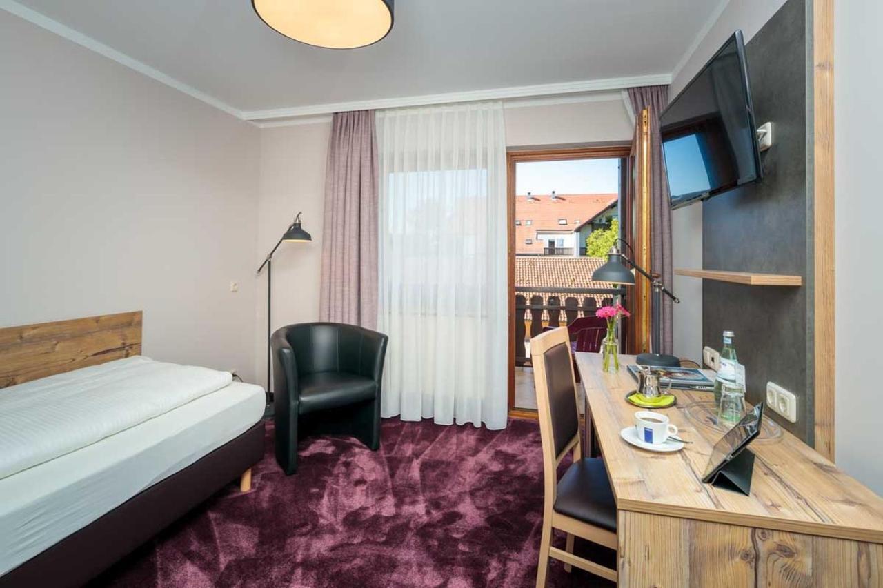 Hotel Pockinger Hof Pocking  Bagian luar foto